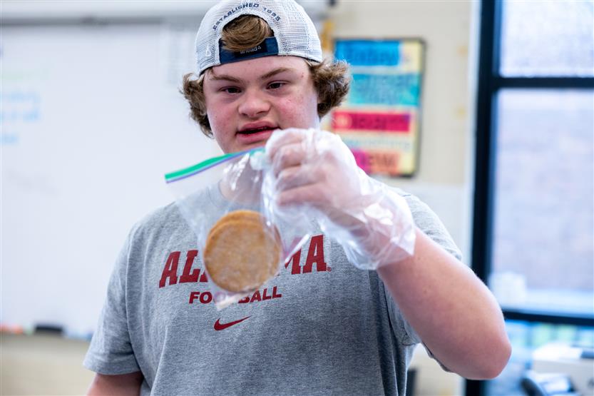Brentwood High students run a cookie store
